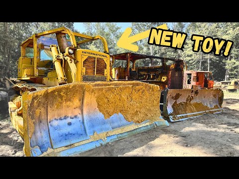 Fixing the CAT D8 and pushing dirt!