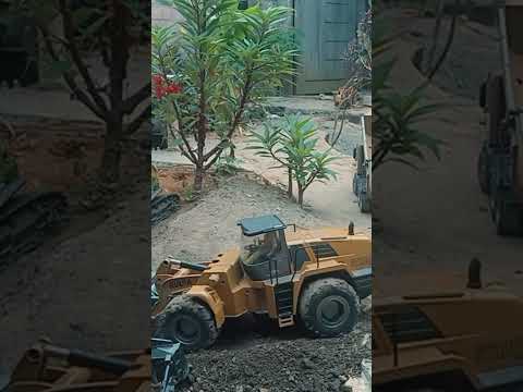 big loader mendorong timbunan tanah #rc #kontruksi #viral #toys #rcconstruction #mainananak #fypシ