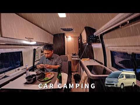 [Car camping in the rain] Sleeping in the car eating sushi in an apple orchard. Hiace camper