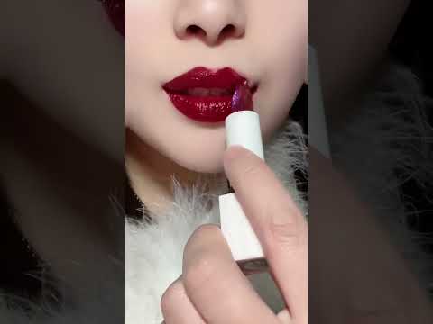 How to Achieve Glossy, Shiny Lips in Minutes #makeup #makeuptutorial #tiktok #beauty #shorts #asmr