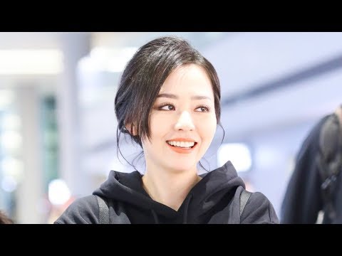 2019.11.07 Jane Zhang 张靓颖 runs inside Shanghai airport