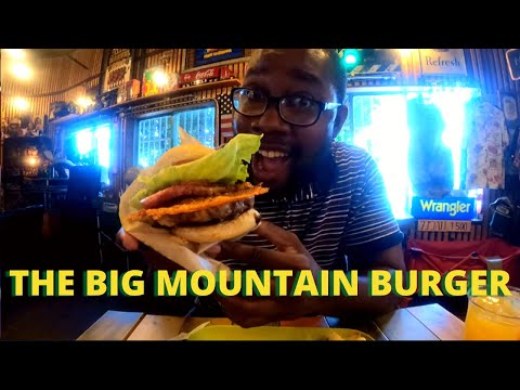 Let's try the Big Mountain Burger from Boasorte in Okinawa, Japan