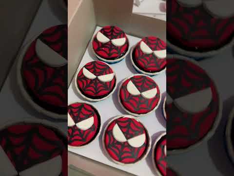 Spiderman fondant cupcakes #mielssweettreats #spiderman