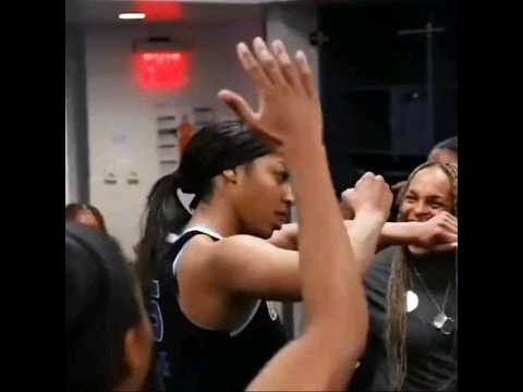 🔥#VIRAL #CHICAGOSKY LOCKER ROOM CELLY! #shorts #wnba #wnbahighlights #firsttimewatching