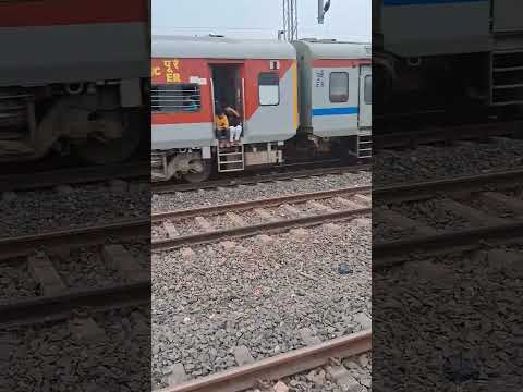 Radhikapur Kulik Express #Lhb coach #crossing #shortsvideo #kulikexpress