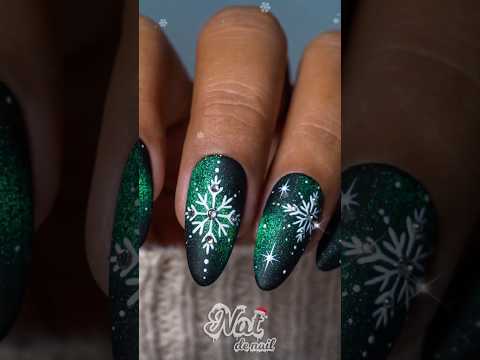 💚Beautiful Green Snowflake ❄️Nail Art #natdenail #shorts #nailartathome #nailpolish