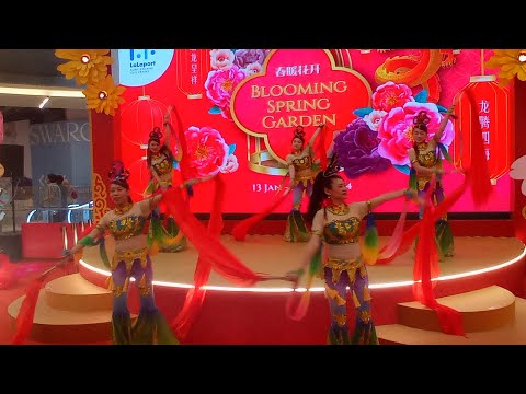 Chinese Silk Dance for Chinese New Year at LaLaport BBCC