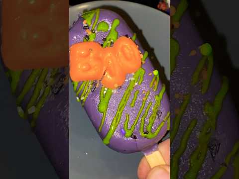 Chocolate Halloween Cake Bar from Knotts Berry Farm #themepark #bakery #food #halloween #berrymarket