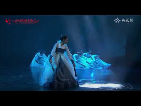 Chinese  dance tutorial 震撼！难得的朝鲜族女子双刀群舞《冬》 第十四届荷花奖民族民间舞终评 中央民族大学舞蹈学院