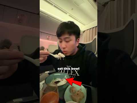 Does food taste different on an airplane? #airplanefood #cathaypacific #movewithcathay #ariasuite