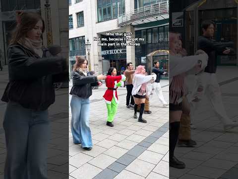 IZNA - IZNA spontaneous dance in public #kpop #danceinpublic #kpopinpublic #izna #dance #dancetrend