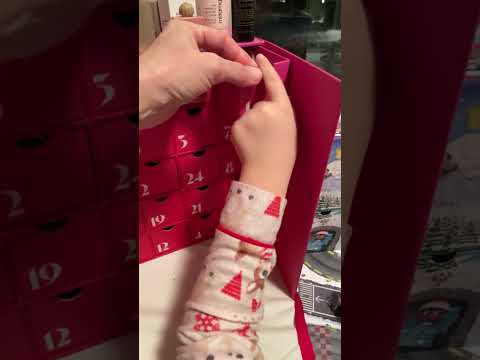 Katherine Cole is live with Neiman Marcus Beauty Advent Calendar Unboxing!