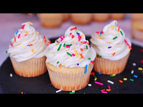 How to Make the Perfect Cupcakes Everytime!  with Cream Cheese Frosting