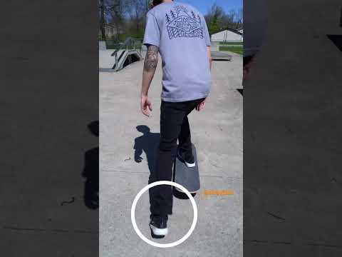 How to Push on A Skateboard 🛹 #skateboard #skateboardingisfun #skate #skatelife #sk8