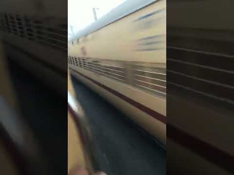 11040- Maharashtra Express Cross Passenger Train In Full Speed #shorts