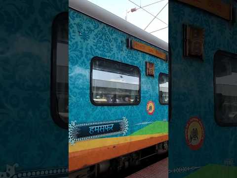 20889/Howrah - Tirupati Humsafar Express entering Howrah JN Railway Station #indianrailways #shorts