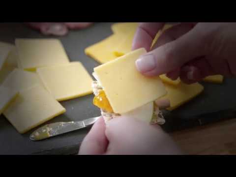 CRACKER BARREL Gouda and Extra Sharp Cheddar Pairing Board