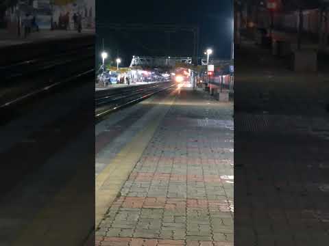 12010 Ahmedabad Mumbai Central Shatabdi Express Skip Dahanu Road At Night #shorts #dahanuroad