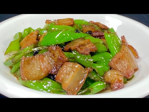 Stir-fried pork with green peppers, should I stir-fry the green peppers or the meat first? My grandm