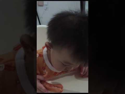 Baby sleep while eating