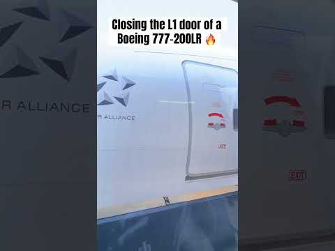 And yes, Boeing airplanes have doors and windows ✈️🔥 #aviation #boeing #airplane