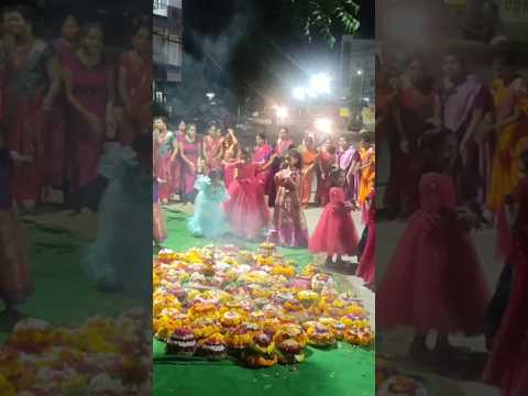 Old Style Bathukamma Vs New Style Bathukamma #bathukamma #telanganafestival #shorts #trending