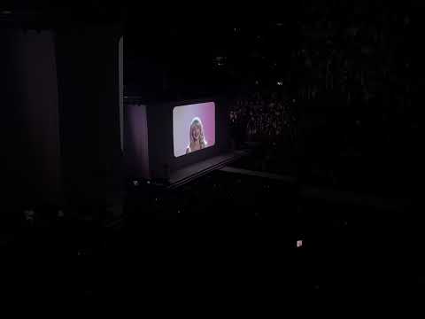 sabrina’s pre-recorded short n sweet tour ending (portland or)