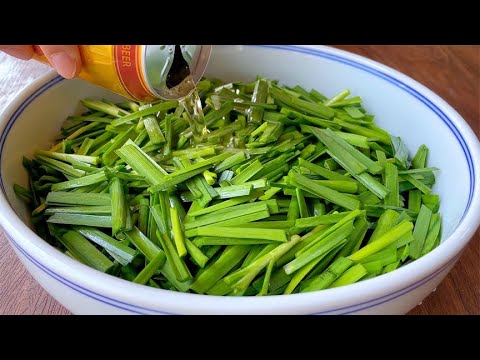 Pouring beer into leeks is my specialty for the Chinese New Year. It is delicious and easy to cook