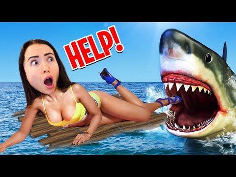 STRANDED IN THE OCEAN! (Raft)