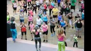 ZUMBA CON MARTHA....EN FIESTA MALL  "UNETE AL RETO CON UNIVISION"