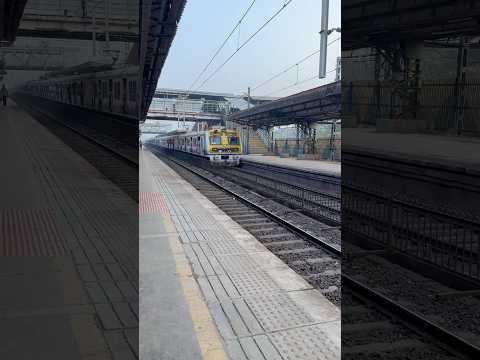 VIRAR FAST TRAIN TO CHURCHGATE #fasttrains  #journey #travelling #India  #Mumbai #train  #keretaapi