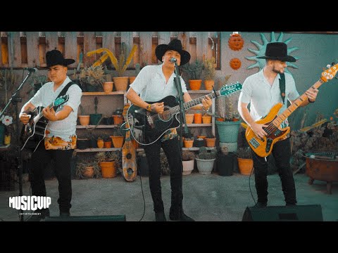 Los Del Roble - Más Que Tu Amigo  - (Official Video) 2022