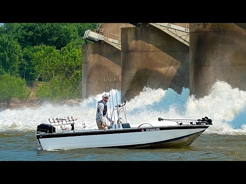 Extreme River Fishing! Trophy Catfishing On The Ohio River.