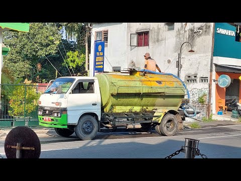 OLD ISUZU TLD58 120PS WATER TANK TRUCK