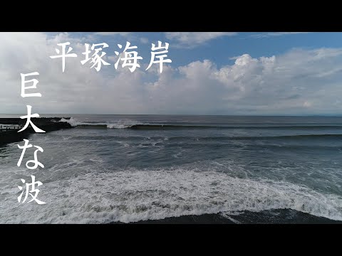 巨大な台風の波に挑む！圧倒的な自然の力を感じる瞬間 Riding the Massive Waves of a Typhoon! Experience Nature’s Raw Power