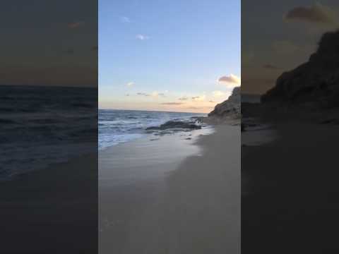 Beach walk at Diamond Head #beachvibes #hawaiianbeaches #diamondhead #pov #beachwalk #sunset