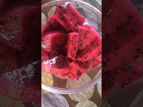 Aapko konse rang ka Dragon fruit pasand h? #dragonfruit #healthy #amankikitchen #ytshorts #shorts