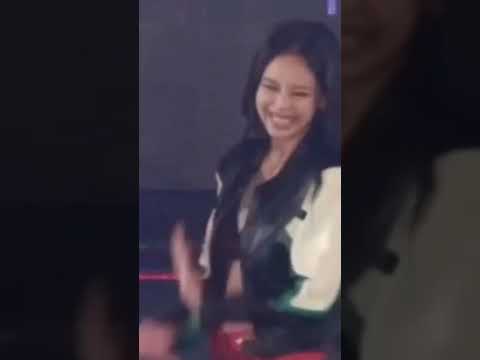 JISOO AND JENNIE BLACKPINK cute moments Concert fancam #kpop #kpopedit #kpopidol #fancam #blackpink