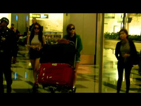 [120907] Wonder Girls Arriving At Singapore Changi Airport Terminal 3