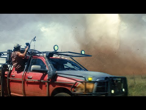 Twisters Clip - Storm Chasers Prepare For Impact (2024)