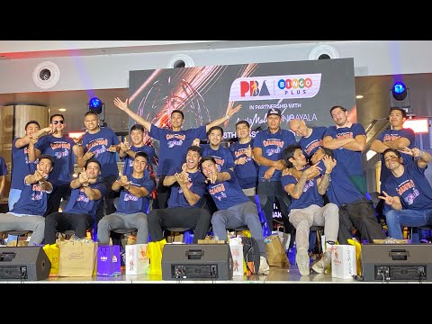 magagaling pala sumayaw ang mga meralco bolts players pati si coach nenad napasayaw na din