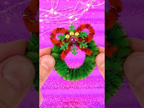 DIY Mini Christmas Wreath ~ pipe cleaners