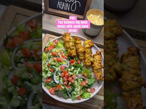 Recipe - www.theglamkitchen.com #chickenskewers #chickenkabab #skewer