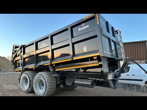 New 20ton Broughan rock trailer on the farm. Walk around first looks.