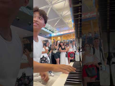 A saxophonist appears on the escalators 😱🎷