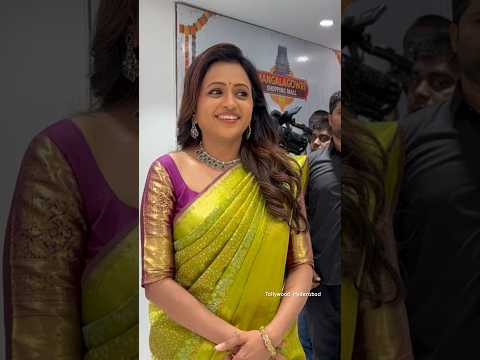 Anchor Suma Shopping For Her Family At Attapur Hyderabad | Suma Lastest Visuals #shorta #anchorsuma