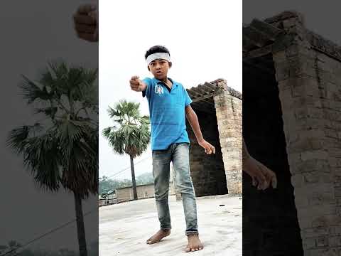 गोरी काहे के करेला गुमान हो कमरिया पढबाला चली#shortvideo #shortvideo #shortvideo