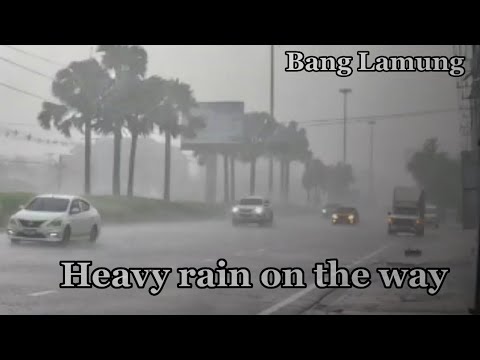 Heavy rain on the way back to Pattaya