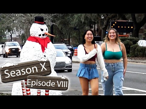 Scary Snowman Invades University of Florida - Hilarious Reactions Caught on Camera!