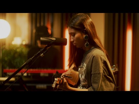 NIKI - Strange Land (Live) | Acoustic Sessions